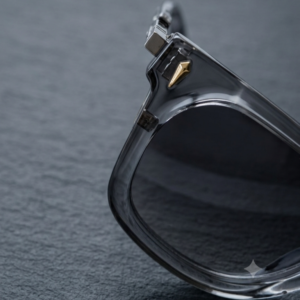 Classic square translucent (crystal grey )